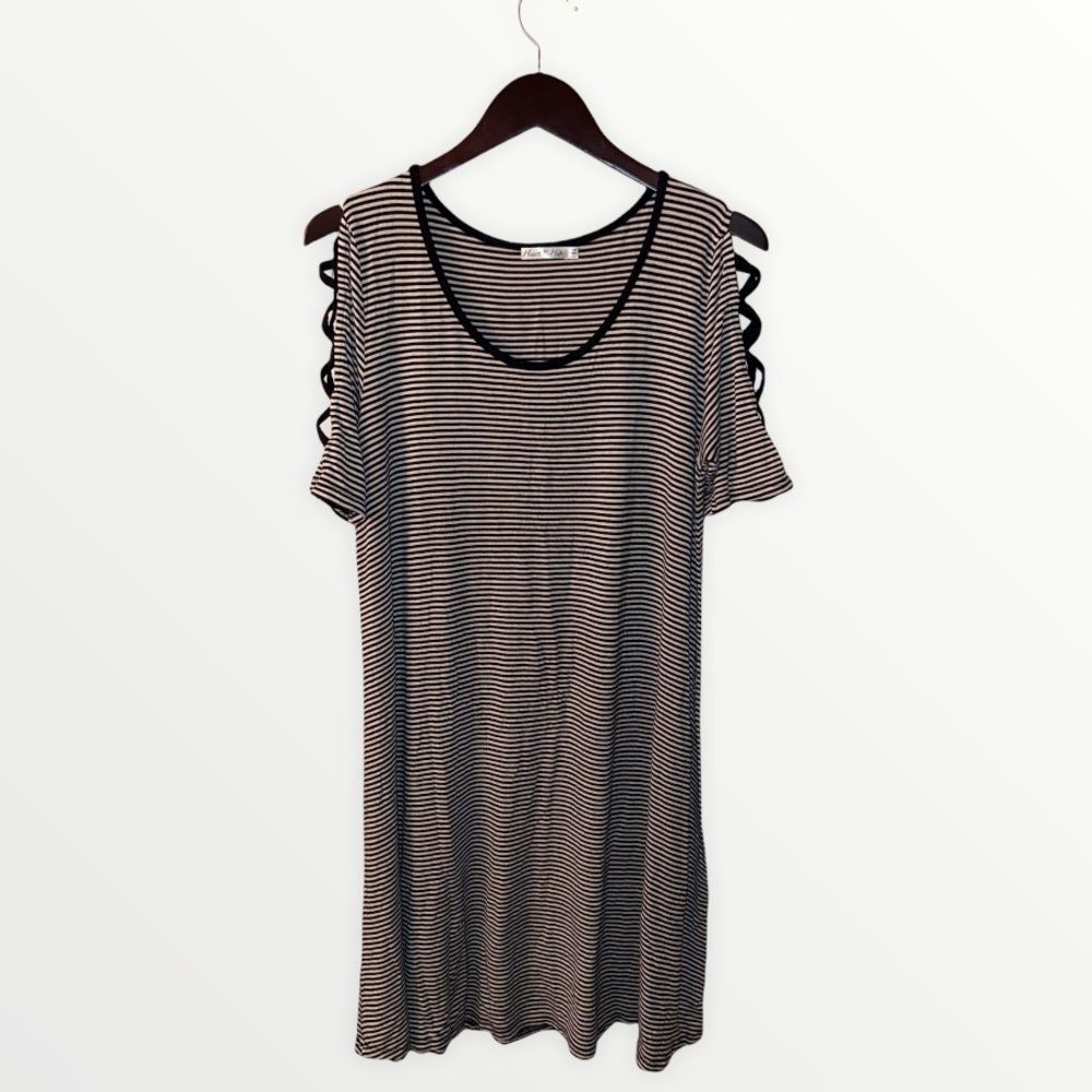 💫4/30 HEART & HIPS Lace Up Open Sleeve Striped Casual Dress